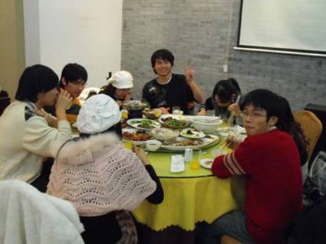 餐桌上.JPG